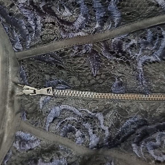 Ann Taylor Womens Lacy Sleeveless Dress Navy Rose Pattern size 6 GUC READ - Picture 4 of 4